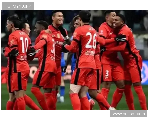 上港与申花激战正酣争夺胜利的关键时刻即将来临