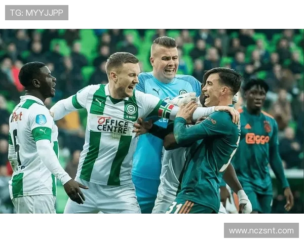 瓦尔维克主场迎战埃因霍温双方争夺关键三分的激烈对决 瓦尔维克主场迎战埃因霍温双方争夺关键三分的激烈对决