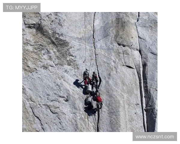 西安攀岩队的拼搏之路与极限运动嘉年华的精彩瞬间 西安攀岩队的拼搏之路与极限运动嘉年华的精彩瞬间